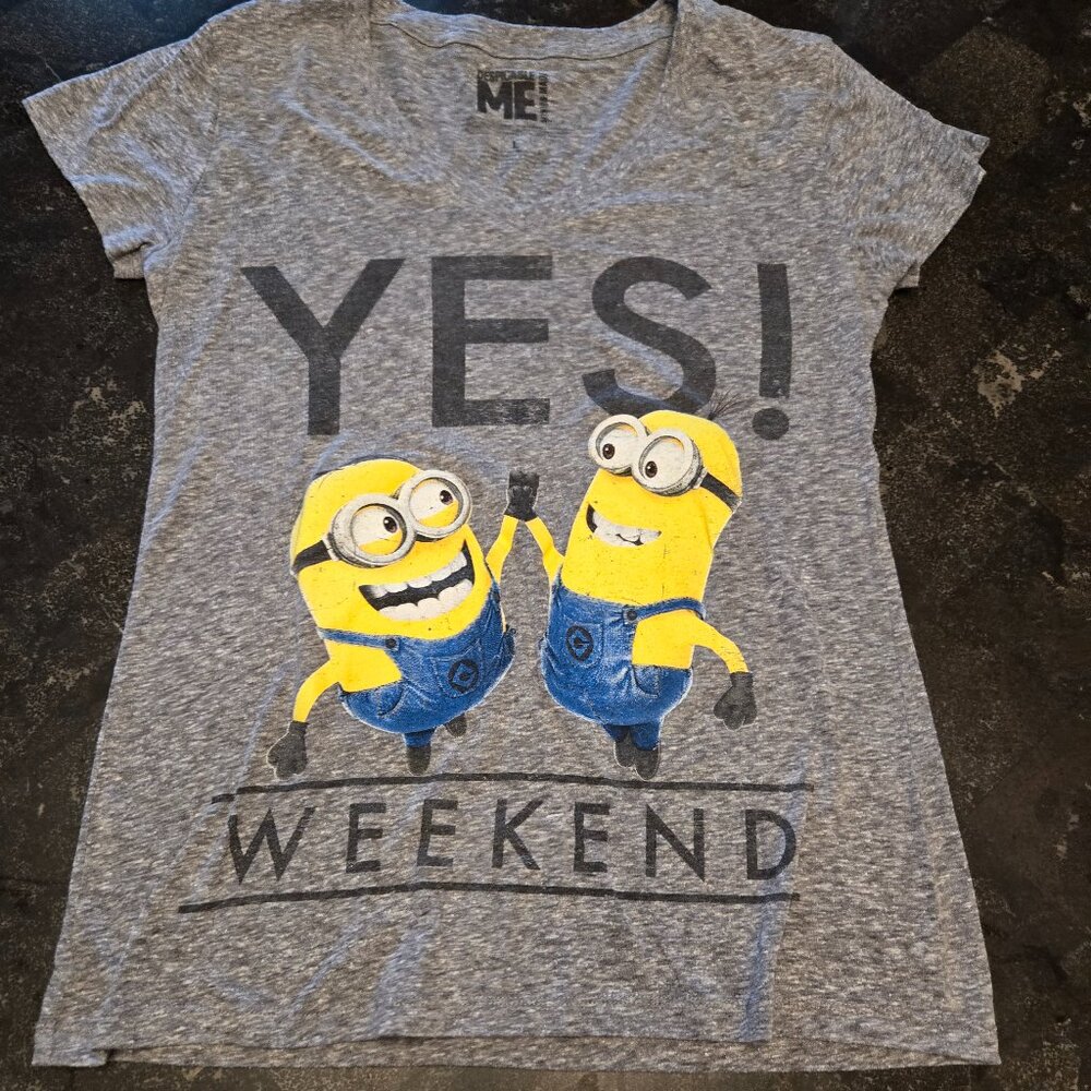 Despicable Me Minions WEEKEND Tshirt SIZE: LARGE